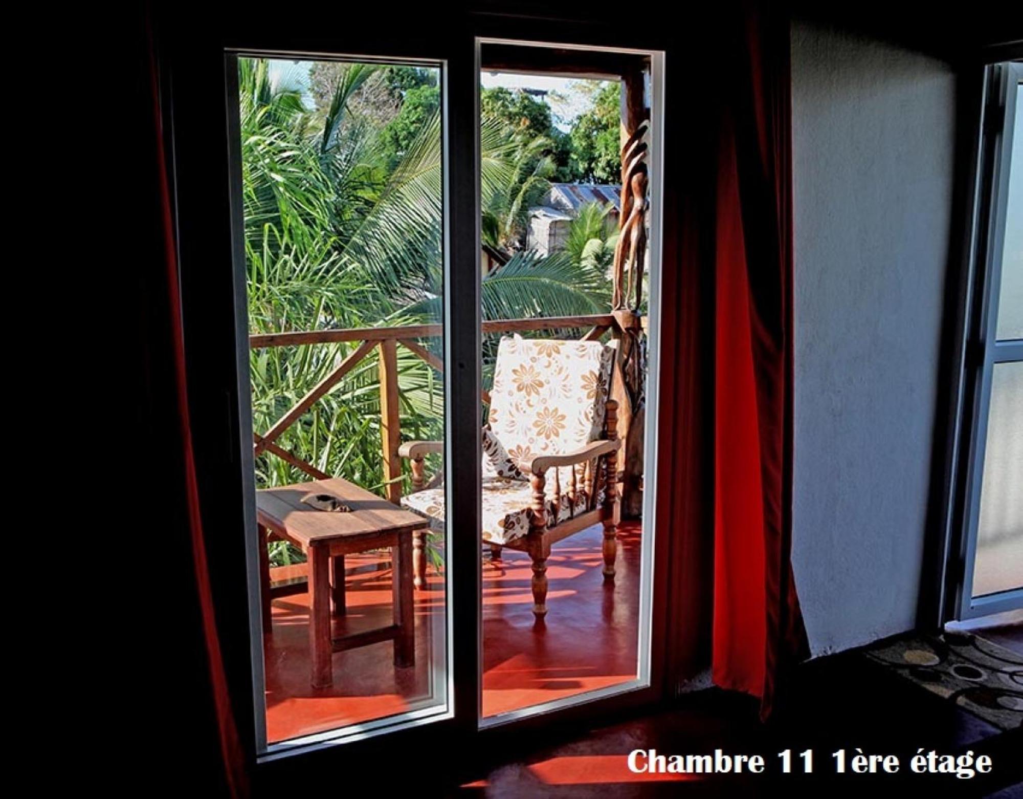 Chez Yolande Hotel Ampangorinana ภายนอก รูปภาพ