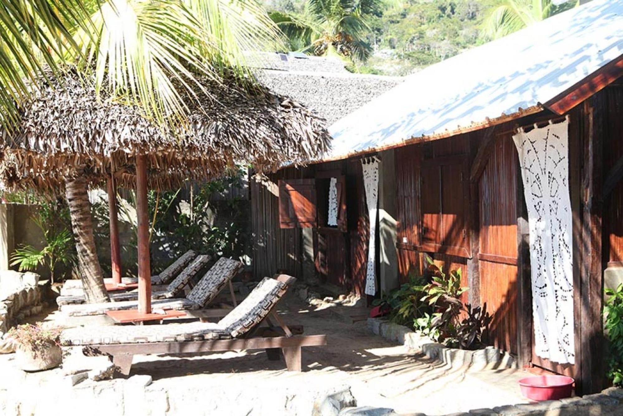Chez Yolande Hotel Ampangorinana ภายนอก รูปภาพ