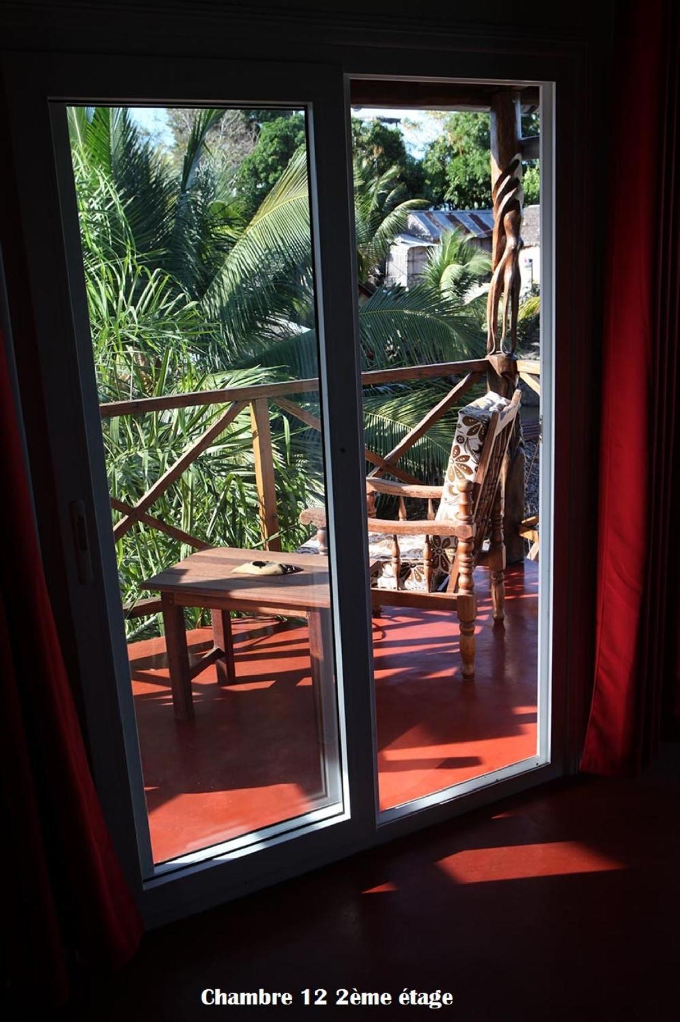 Chez Yolande Hotel Ampangorinana ภายนอก รูปภาพ